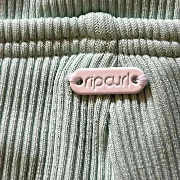 RIP CURL High Waisted Cheeky Bikini Bottom Size Small - Picture 6 of 6